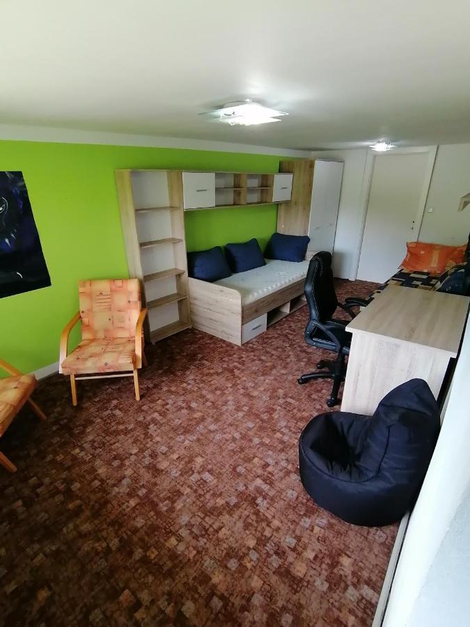 Hořice na Šumavě Rekreacni Chata Menfis מראה חיצוני תמונה